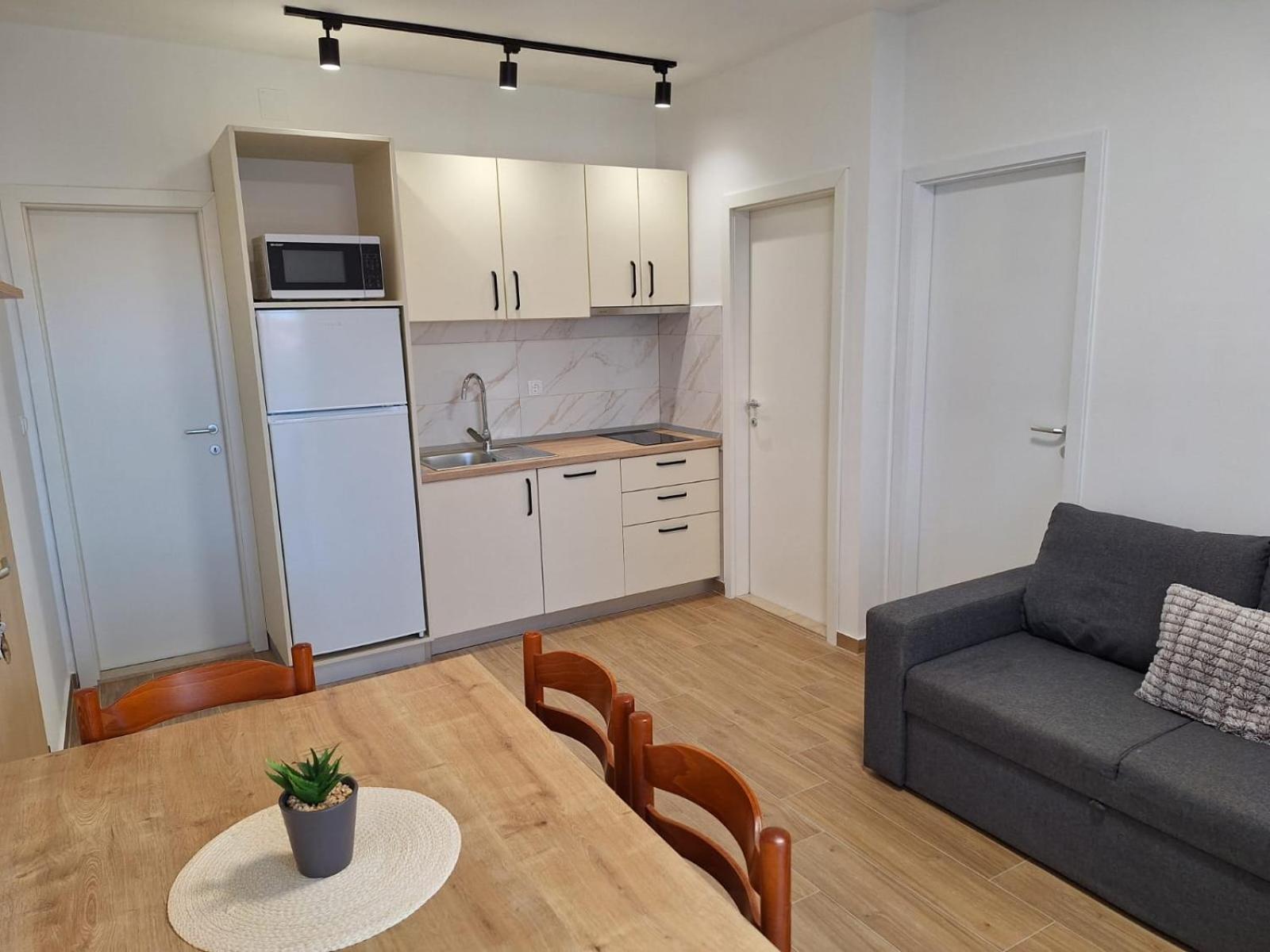 Apartmani Marino ปริฟลากา ภายนอก รูปภาพ